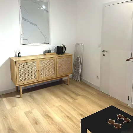 Charming & Cozy 3 In Center With Wifi خنت